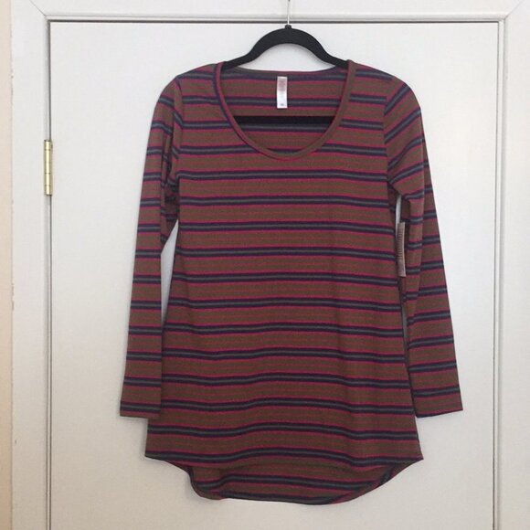 LuLaRoe Tops - XS LuLaRoe Lynnae‎ T Shirt D05 812